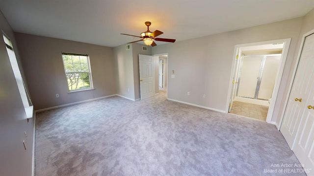 2666 S Knightsbridge Circle, Ann Arbor, MI 48105