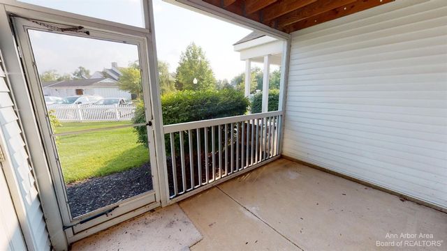 2666 S Knightsbridge Circle, Ann Arbor, MI 48105