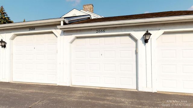 2666 S Knightsbridge Circle, Ann Arbor, MI 48105
