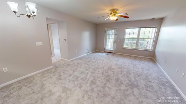 2666 S Knightsbridge Circle, Ann Arbor, MI 48105