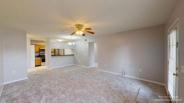 2666 S Knightsbridge Circle, Ann Arbor, MI 48105