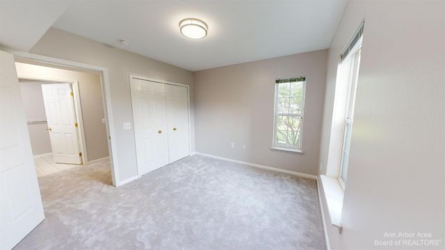 2666 S Knightsbridge Circle, Ann Arbor, MI 48105