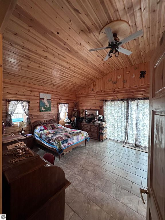 Image 10 of property listing at 5935 Greenleaf Lane, Grawn, MI 49637