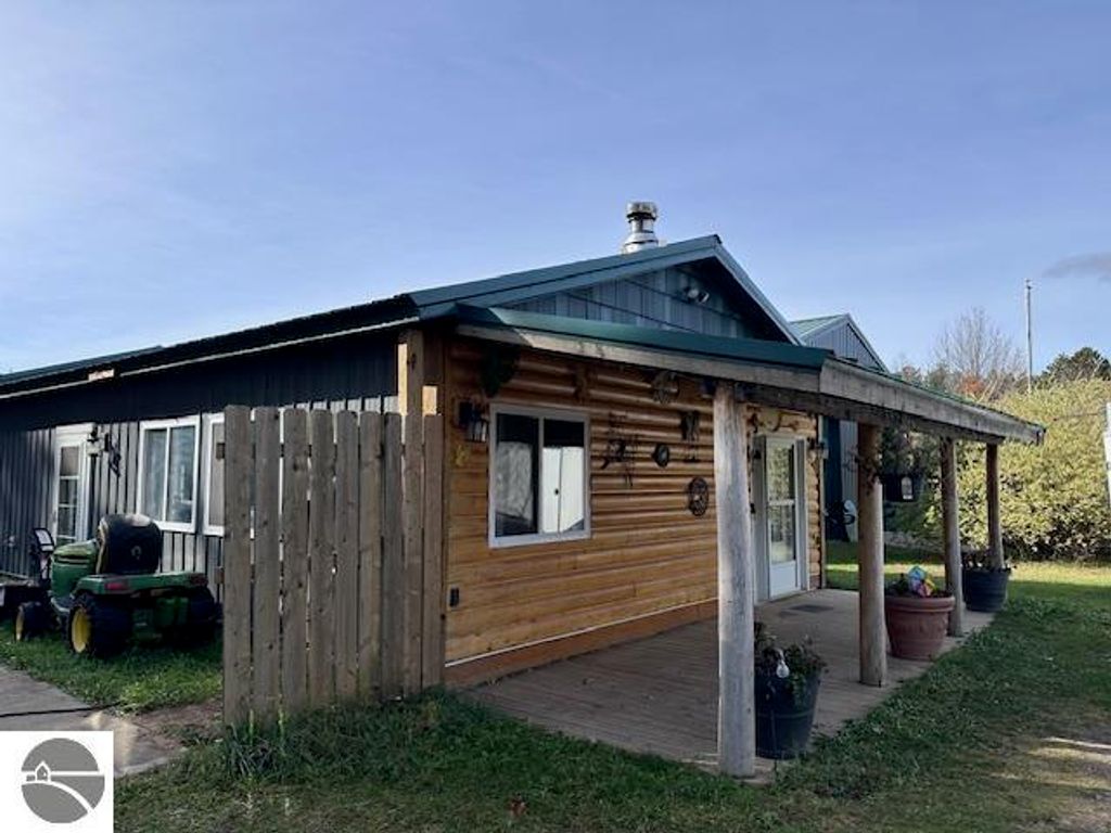 Image 14 of property listing at 5935 Greenleaf Lane, Grawn, MI 49637