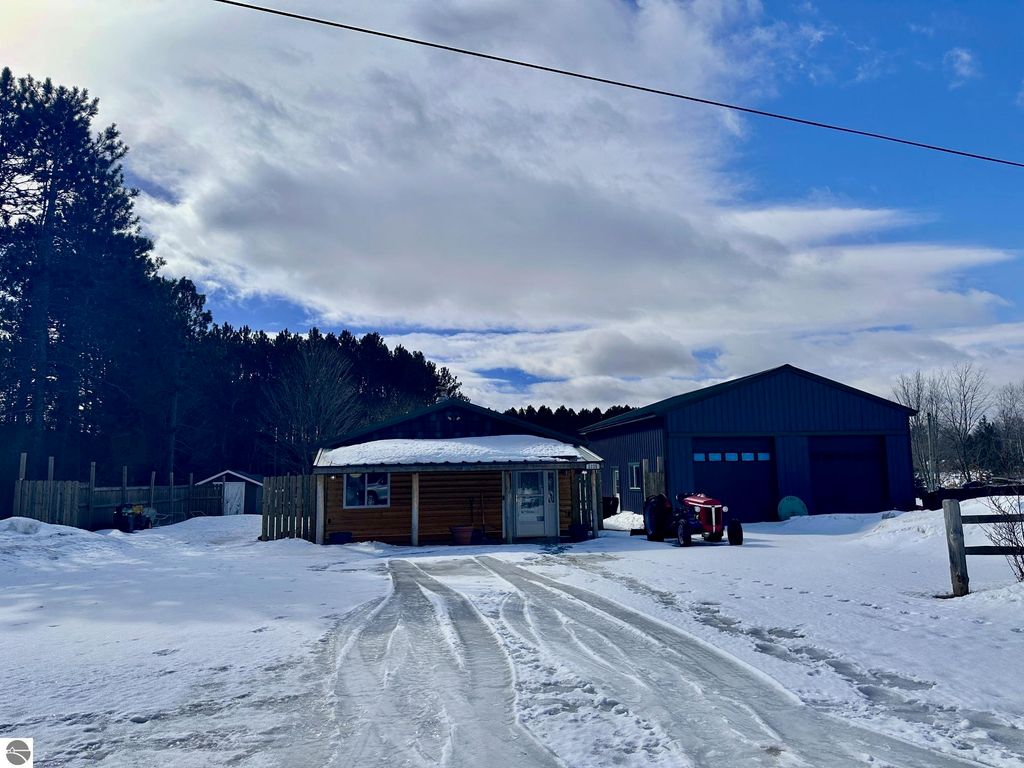 Image 19 of property listing at 5935 Greenleaf Lane, Grawn, MI 49637