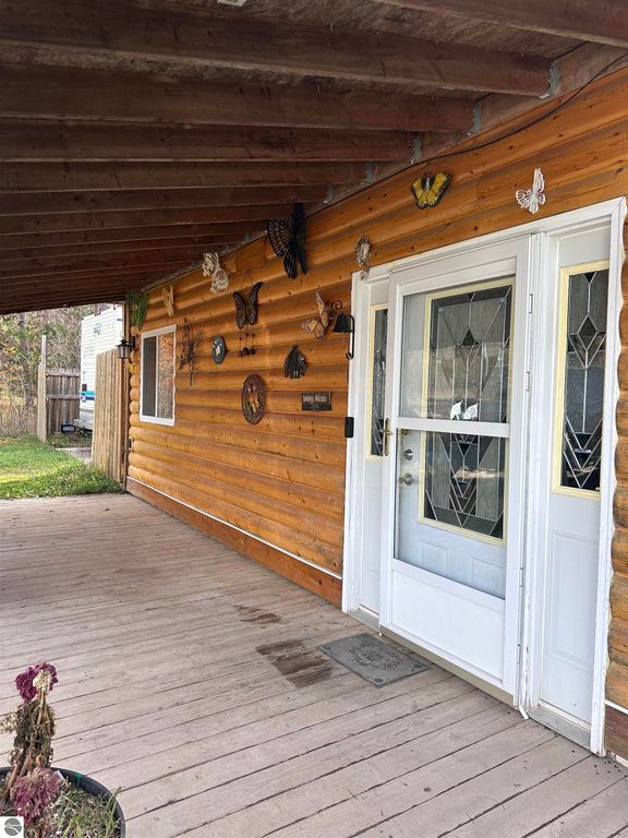 Image 3 of property listing at 5935 Greenleaf Lane, Grawn, MI 49637