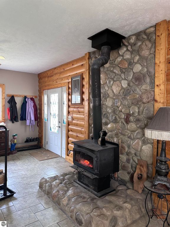 Image 6 of property listing at 5935 Greenleaf Lane, Grawn, MI 49637