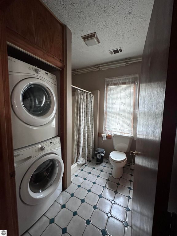 Image 9 of property listing at 5935 Greenleaf Lane, Grawn, MI 49637