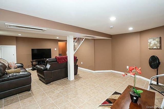 530 Coolidge Avenue, Rockville Centre, NY 11570