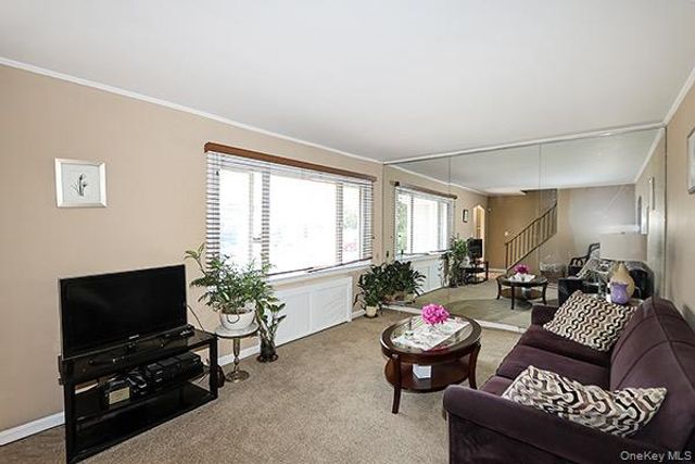 530 Coolidge Avenue, Rockville Centre, NY 11570