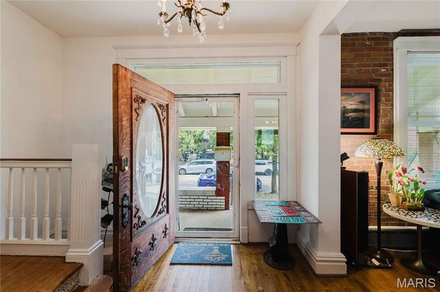 904 Dover Place, St Louis, MO 63111