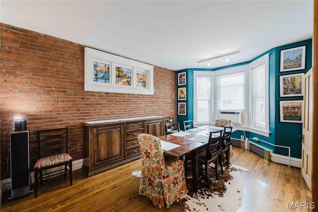 904 Dover Place, St Louis, MO 63111