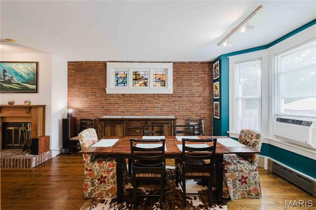 904 Dover Place, St Louis, MO 63111