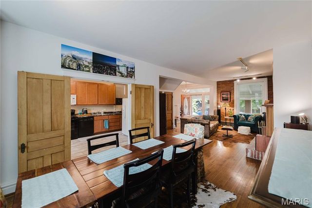 904 Dover Place, St Louis, MO 63111