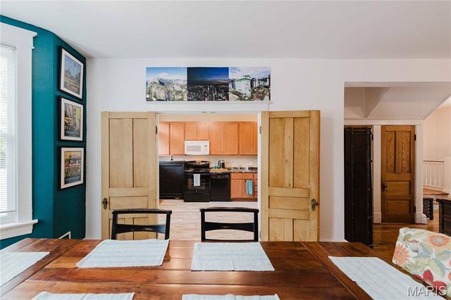 904 Dover Place, St Louis, MO 63111
