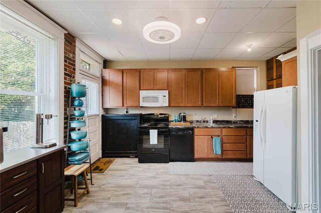 904 Dover Place, St Louis, MO 63111