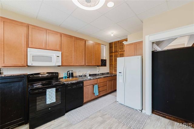 904 Dover Place, St Louis, MO 63111