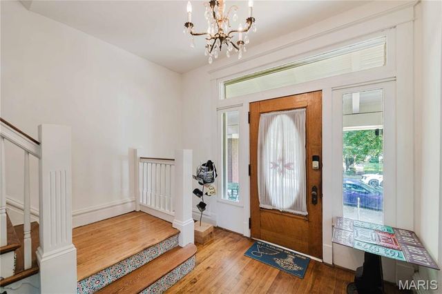 904 Dover Place, St Louis, MO 63111