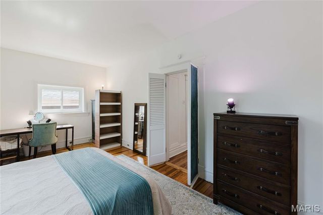 904 Dover Place, St Louis, MO 63111