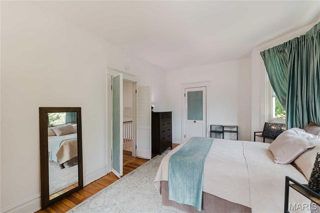 904 Dover Place, St Louis, MO 63111