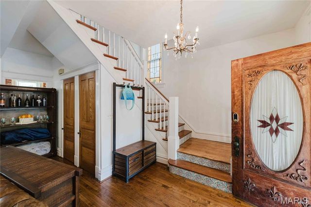 904 Dover Place, St Louis, MO 63111