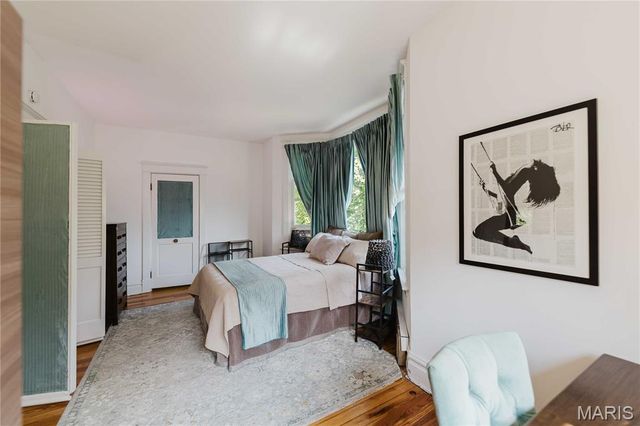 904 Dover Place, St Louis, MO 63111