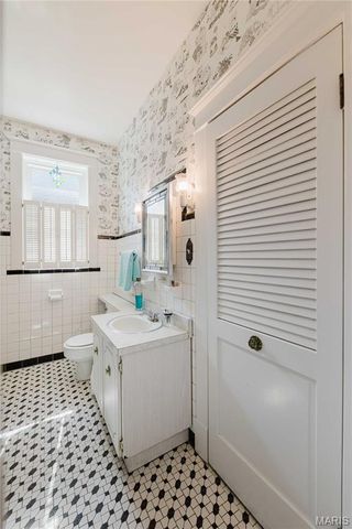 904 Dover Place, St Louis, MO 63111