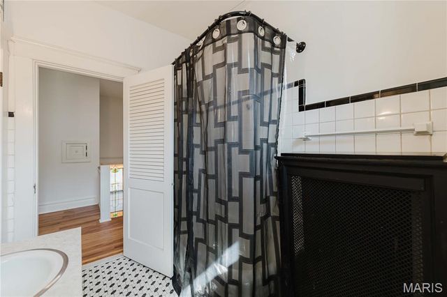 904 Dover Place, St Louis, MO 63111