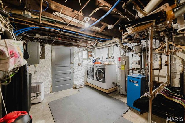 904 Dover Place, St Louis, MO 63111
