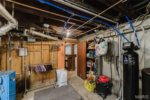 904 Dover Place, St Louis, MO 63111