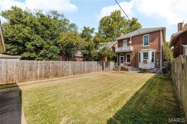 904 Dover Place, St Louis, MO 63111
