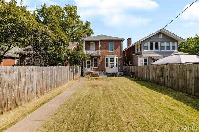 904 Dover Place, St Louis, MO 63111