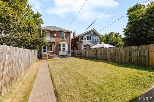 904 Dover Place, St Louis, MO 63111