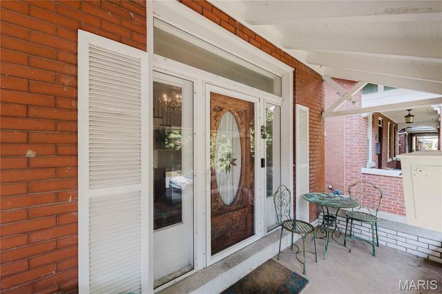904 Dover Place, St Louis, MO 63111