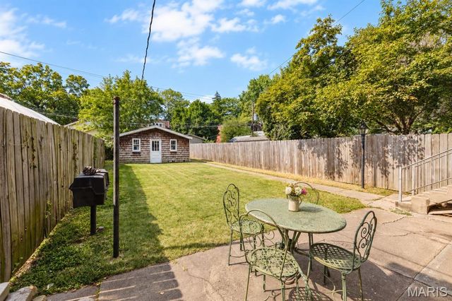 904 Dover Place, St Louis, MO 63111