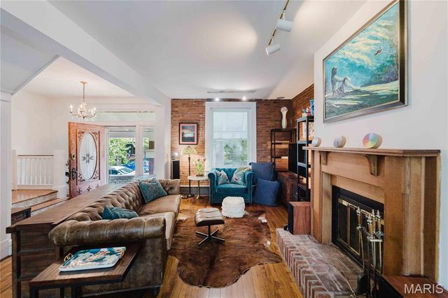 904 Dover Place, St Louis, MO 63111