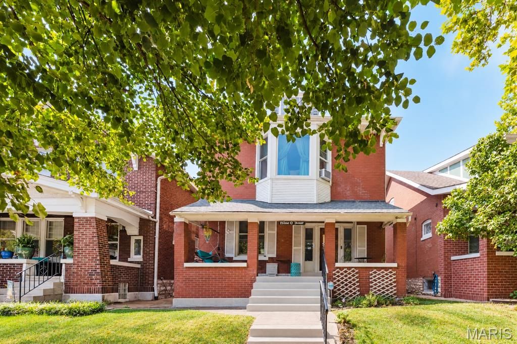 904 Dover Place, St Louis, MO 63111