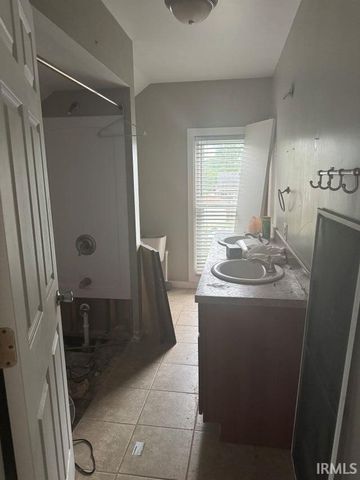 916 E Beardsley Avenue, Elkhart, IN 46514