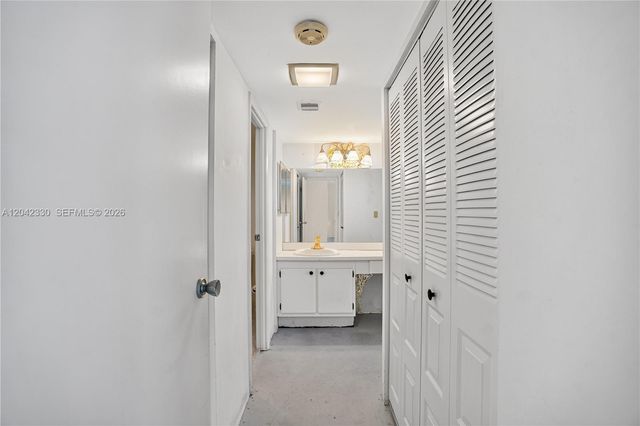 20301 W Country Club Dr 2122, Aventura, FL 33180