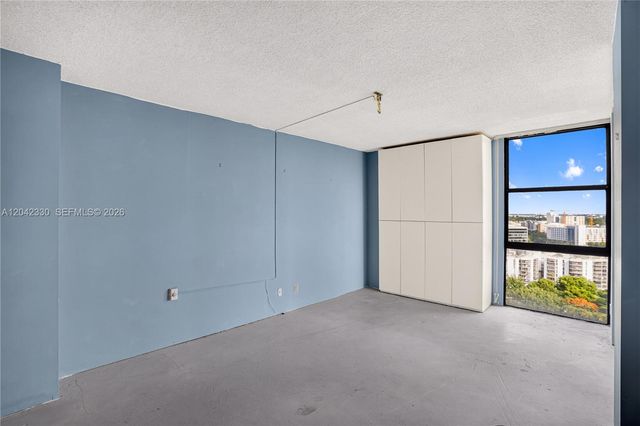 20301 W Country Club Dr 2122, Aventura, FL 33180