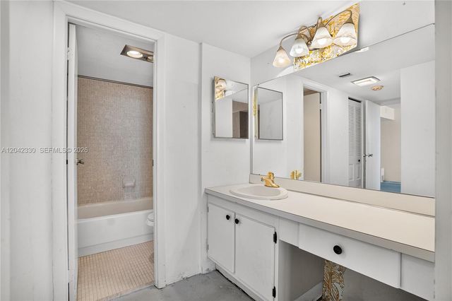 20301 W Country Club Dr 2122, Aventura, FL 33180