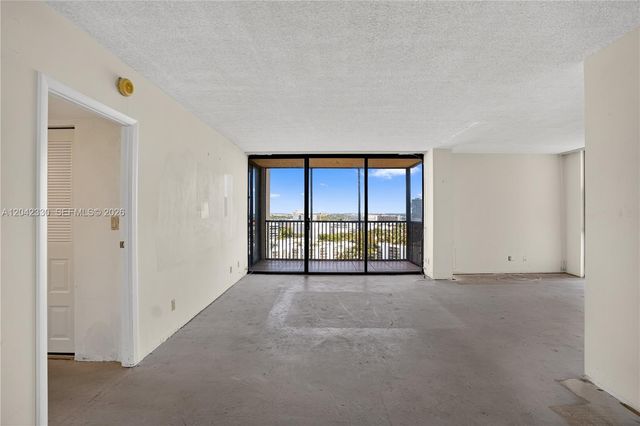 20301 W Country Club Dr 2122, Aventura, FL 33180