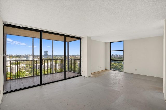 20301 W Country Club Dr 2122, Aventura, FL 33180