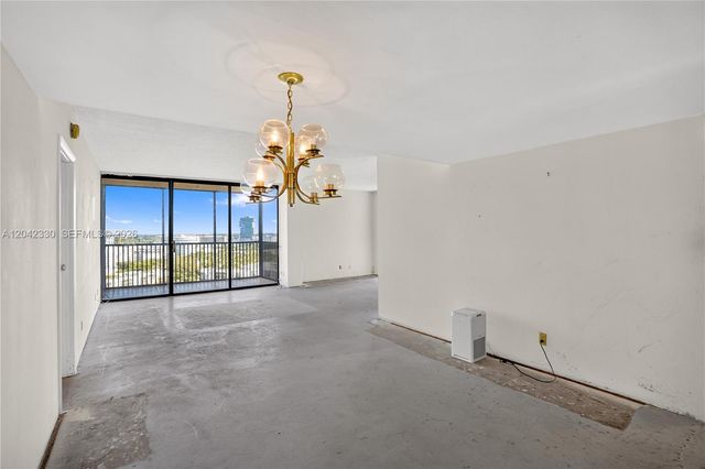 20301 W Country Club Dr 2122, Aventura, FL 33180