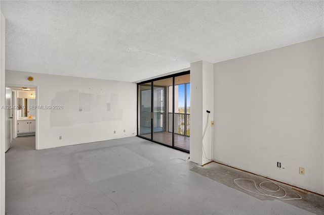 20301 W Country Club Dr 2122, Aventura, FL 33180