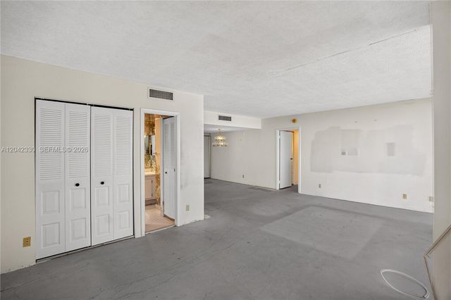 20301 W Country Club Dr 2122, Aventura, FL 33180