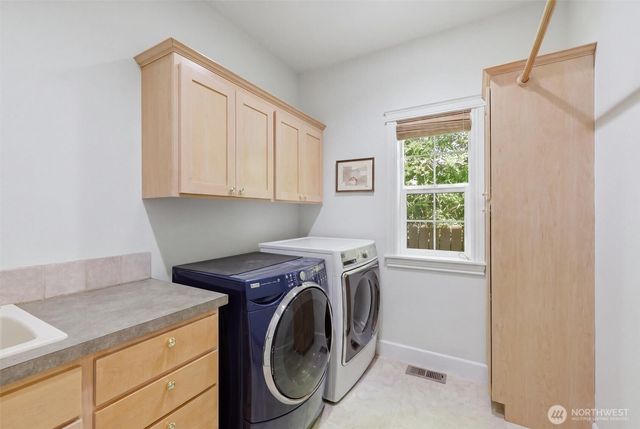 506 Azalea Avenue NE, Bainbridge Island, WA 98110