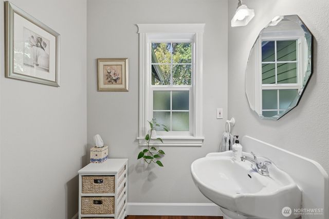 506 Azalea Avenue NE, Bainbridge Island, WA 98110