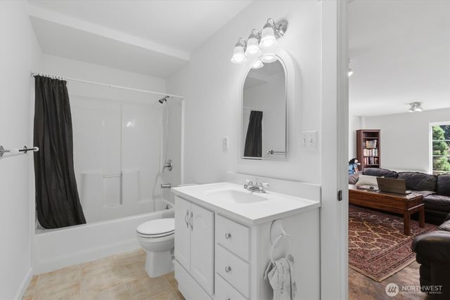 506 Azalea Avenue NE, Bainbridge Island, WA 98110