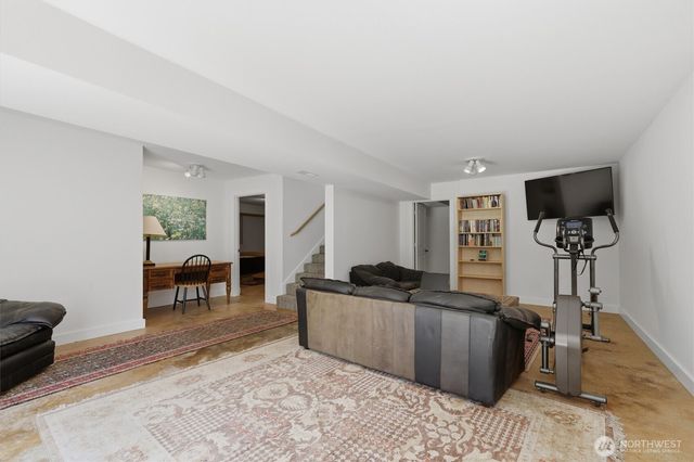 506 Azalea Avenue NE, Bainbridge Island, WA 98110